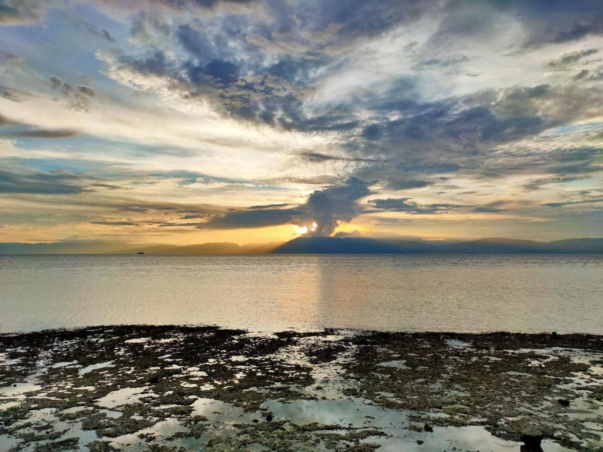 Moalboal T Breeze Coastal Resort Экстерьер фото
