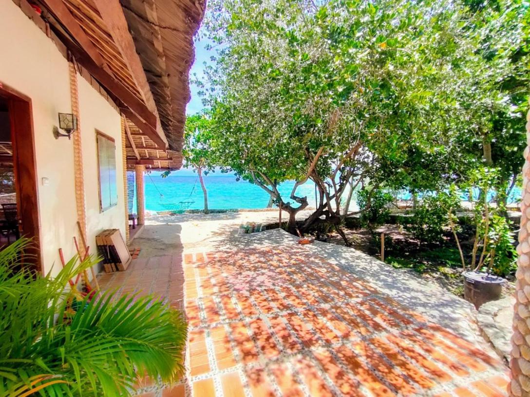 Moalboal T Breeze Coastal Resort Экстерьер фото