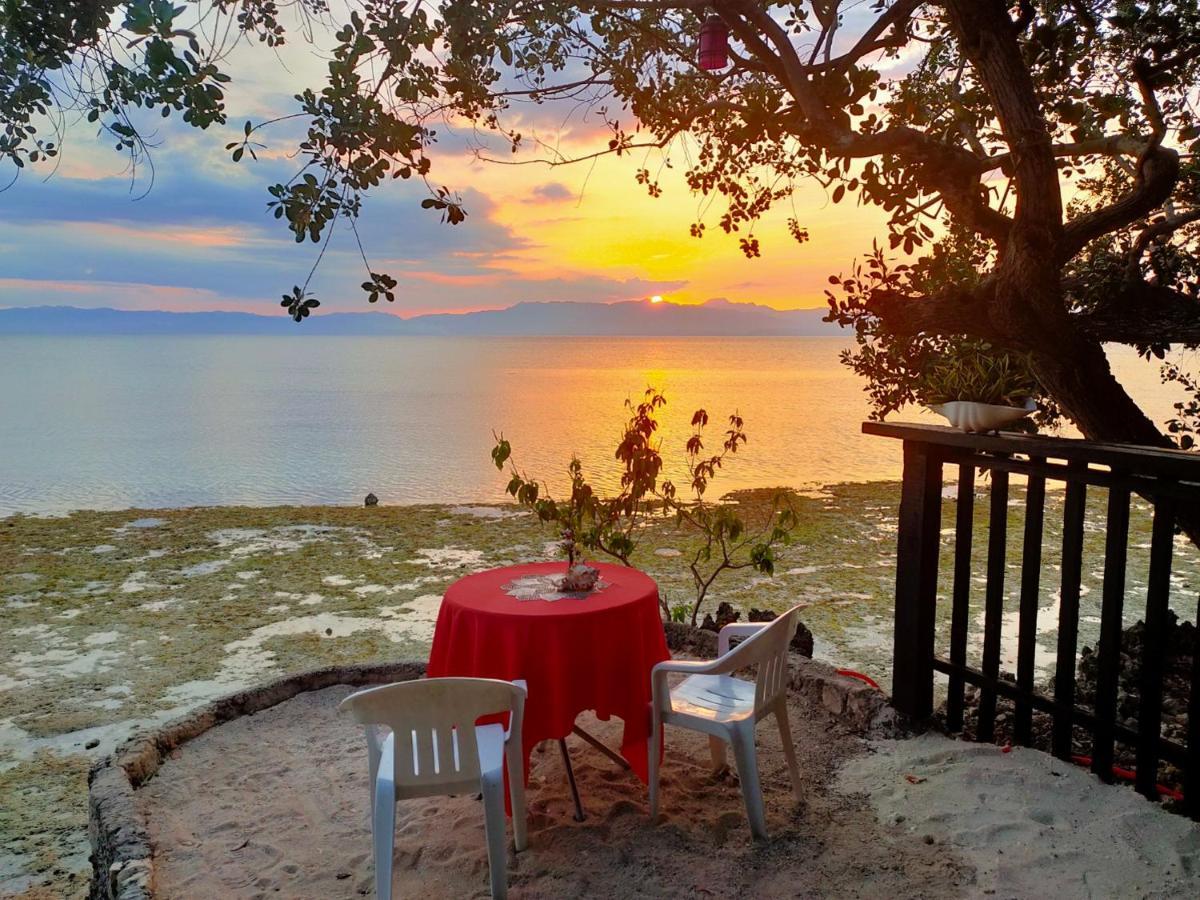 Moalboal T Breeze Coastal Resort Экстерьер фото