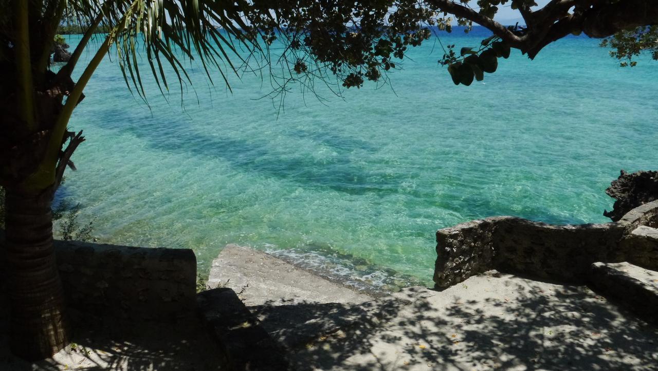 Moalboal T Breeze Coastal Resort Экстерьер фото