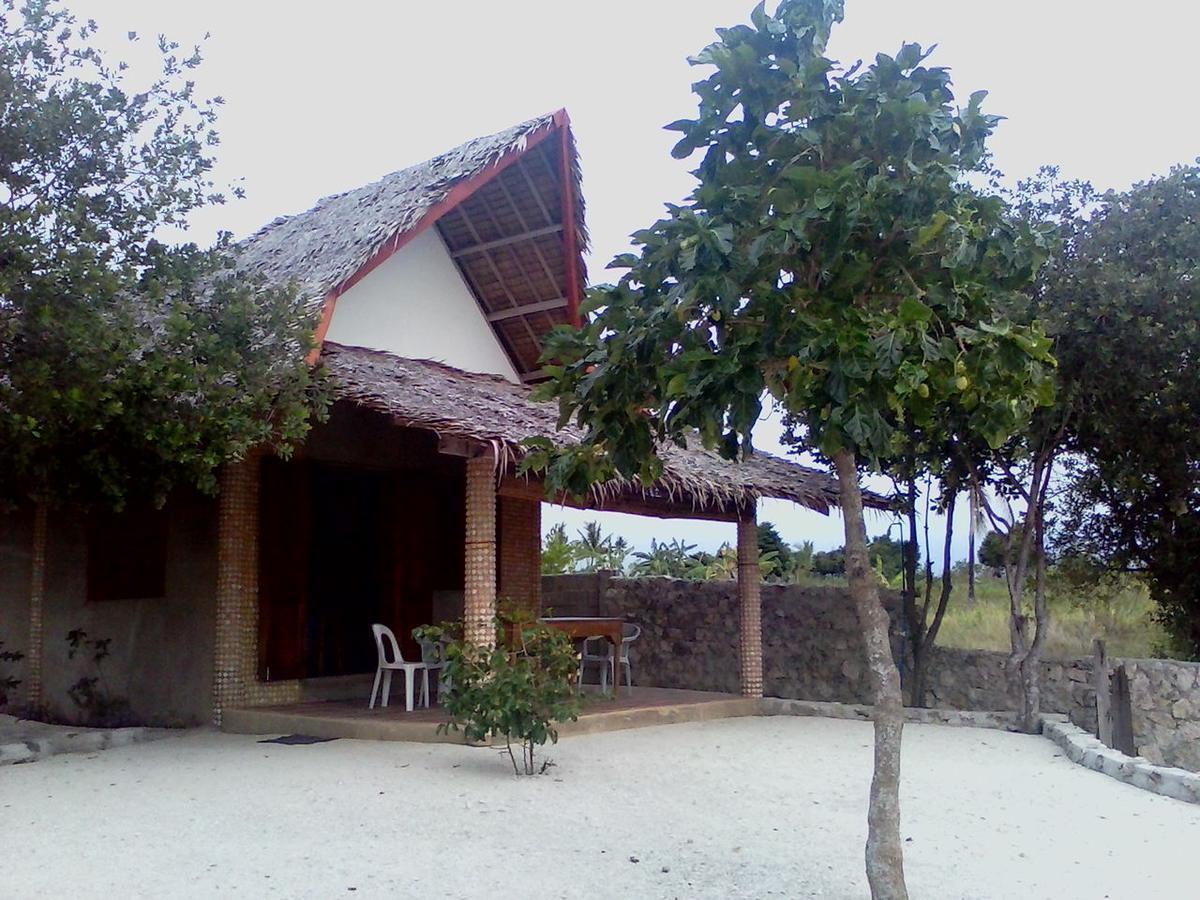 Moalboal T Breeze Coastal Resort Экстерьер фото