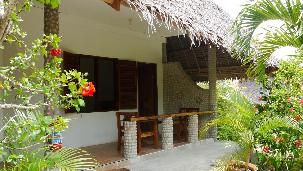 Moalboal T Breeze Coastal Resort Экстерьер фото