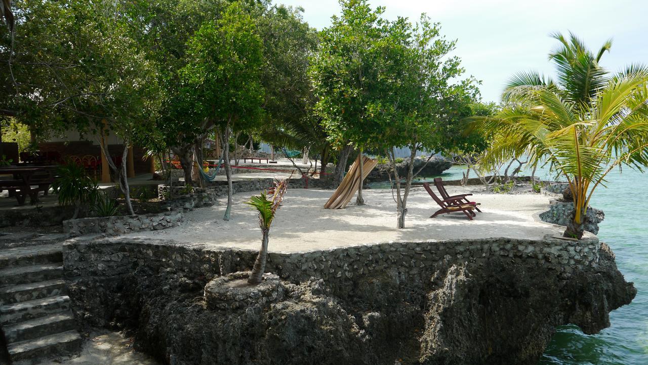 Moalboal T Breeze Coastal Resort Экстерьер фото
