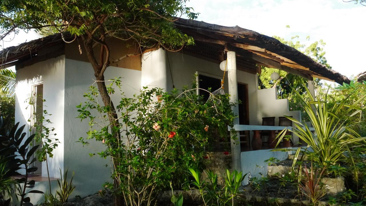 Moalboal T Breeze Coastal Resort Экстерьер фото